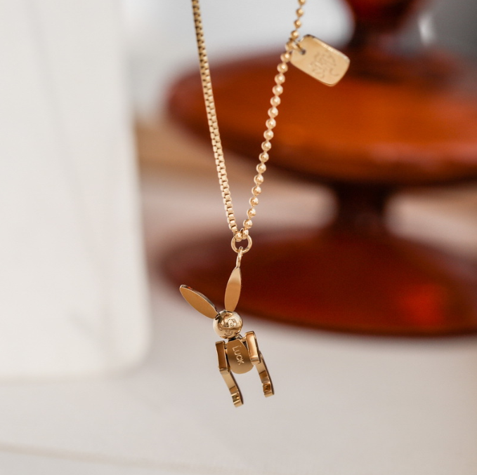 Colorless Gold Rabbit Necklace for Women Summer Light Luxury Pendant Necklace with Simple Design