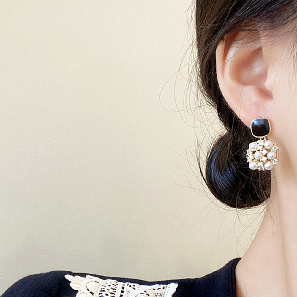 Fashion Black Square Metal Dangle Drop Earrings Luxury Inlaid Pearl Jewelry for Women Summer Party Pendant