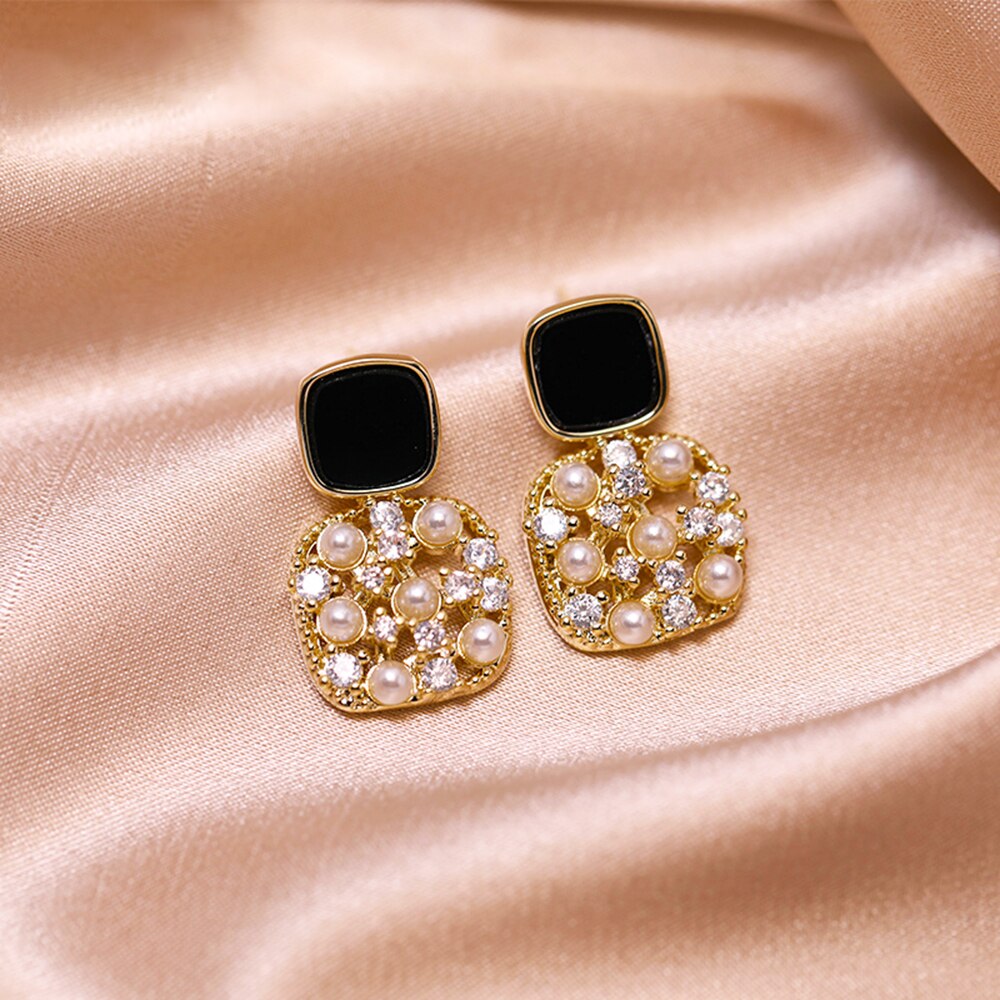 Fashion Black Square Metal Dangle Drop Earrings Luxury Inlaid Pearl Jewelry for Women Summer Party Pendant