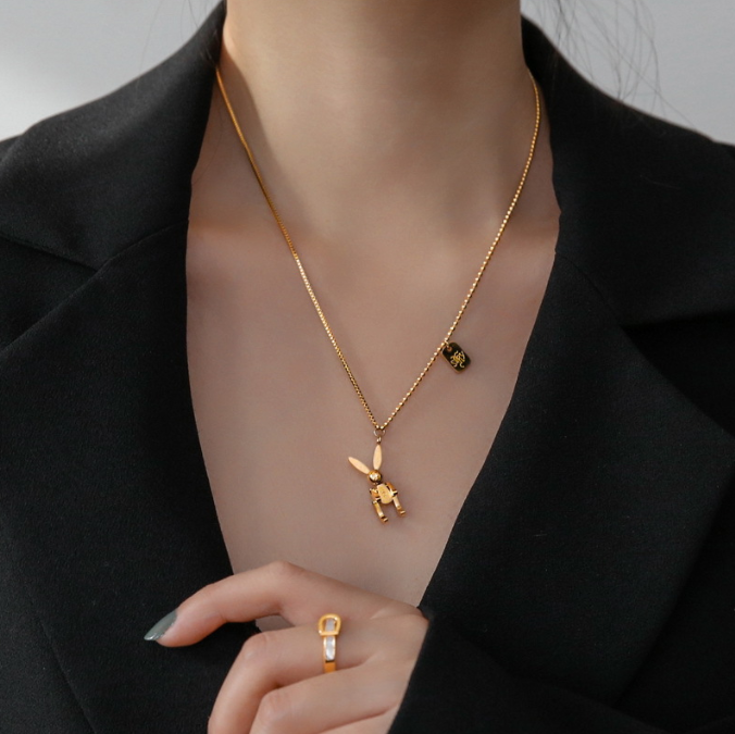 Colorless Gold Rabbit Necklace for Women Summer Light Luxury Pendant Necklace with Simple Design