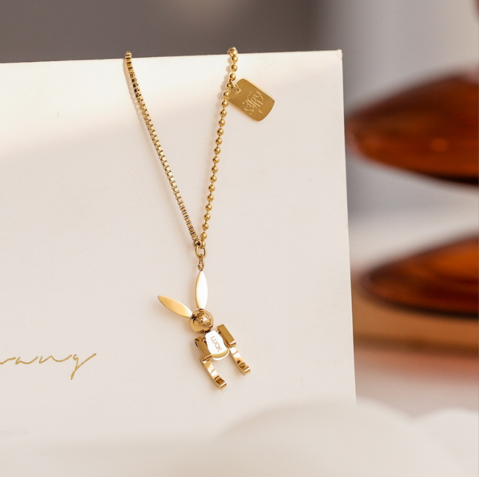 Colorless Gold Rabbit Necklace for Women Summer Light Luxury Pendant Necklace with Simple Design